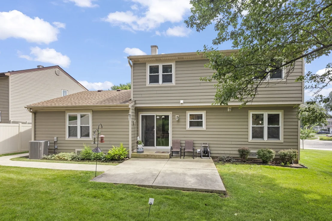 Photo of 882 Aspen Drive