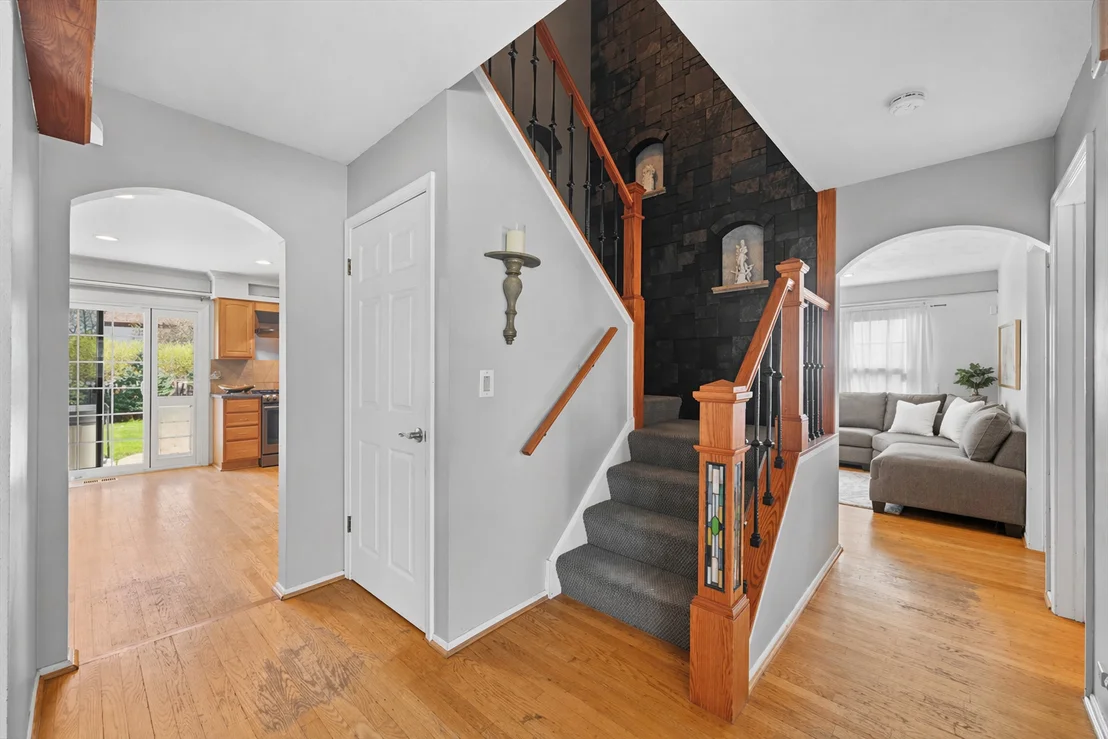 Photo of 421 Thompson Boulevard