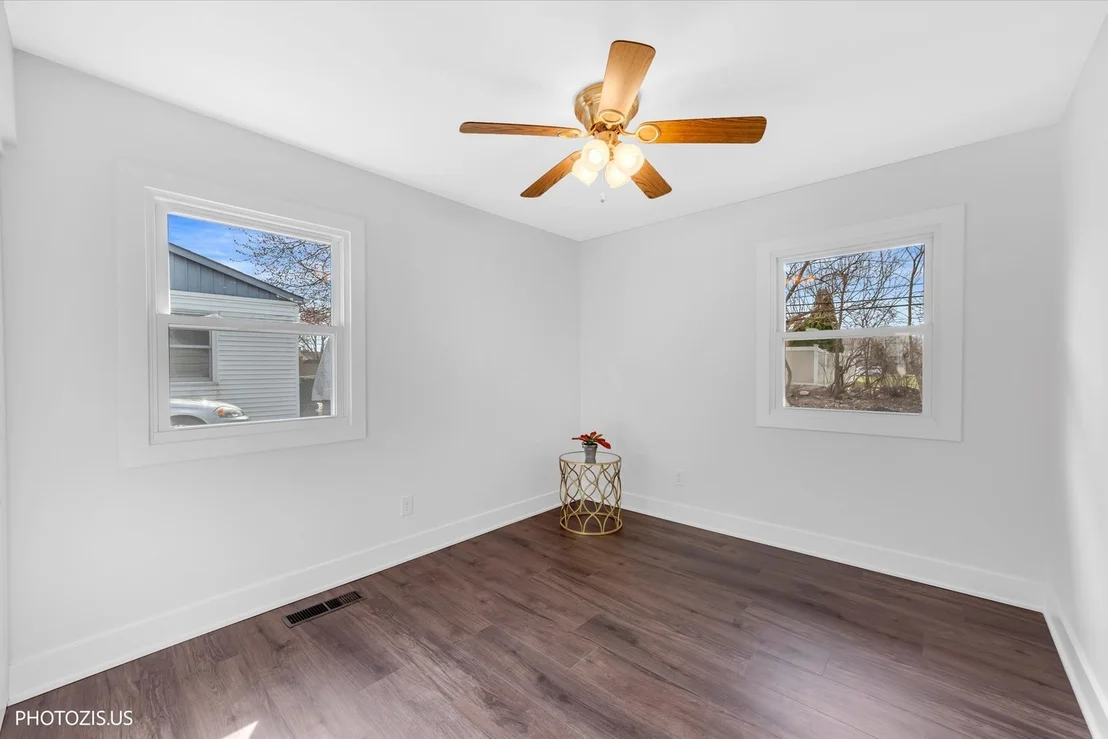 Photo of 115 Fairlane Drive