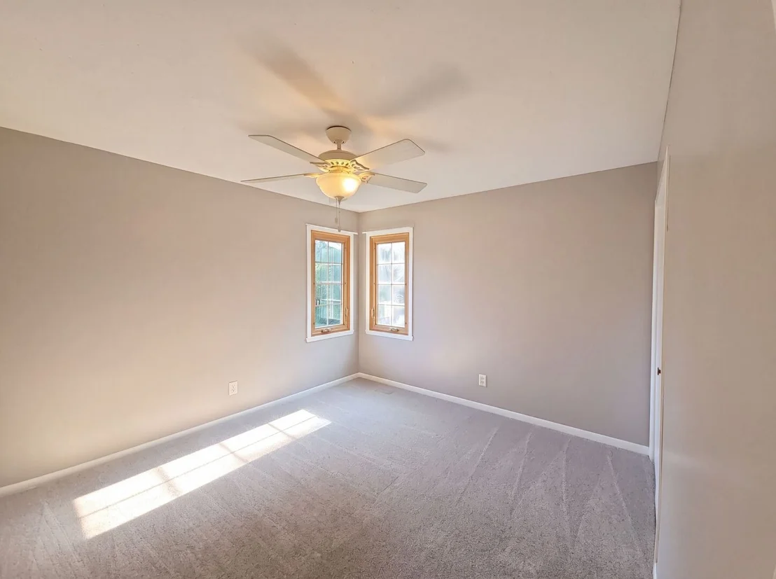 Photo of 1503 Featherstone Road