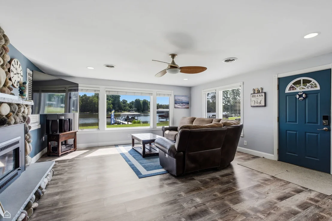 Photo of 4400 Riverside Drive