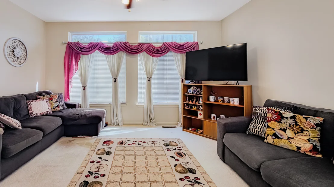 Photo of 384 S Clearview Circle