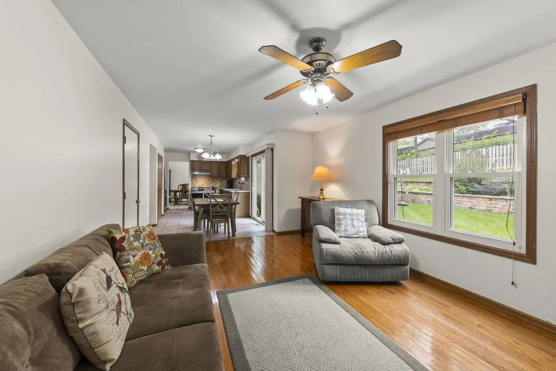 Photo of 882 Aspen Drive