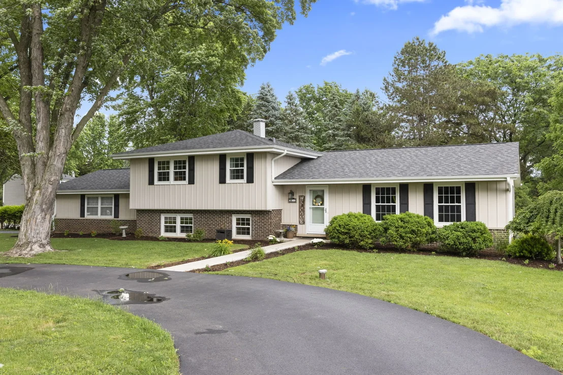 Photo of 3N149 Lynn Drive