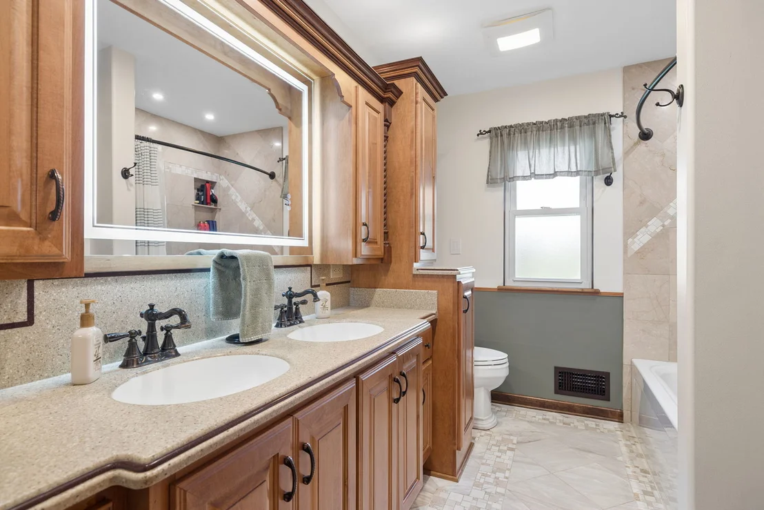 Photo of 1106 Maple Court