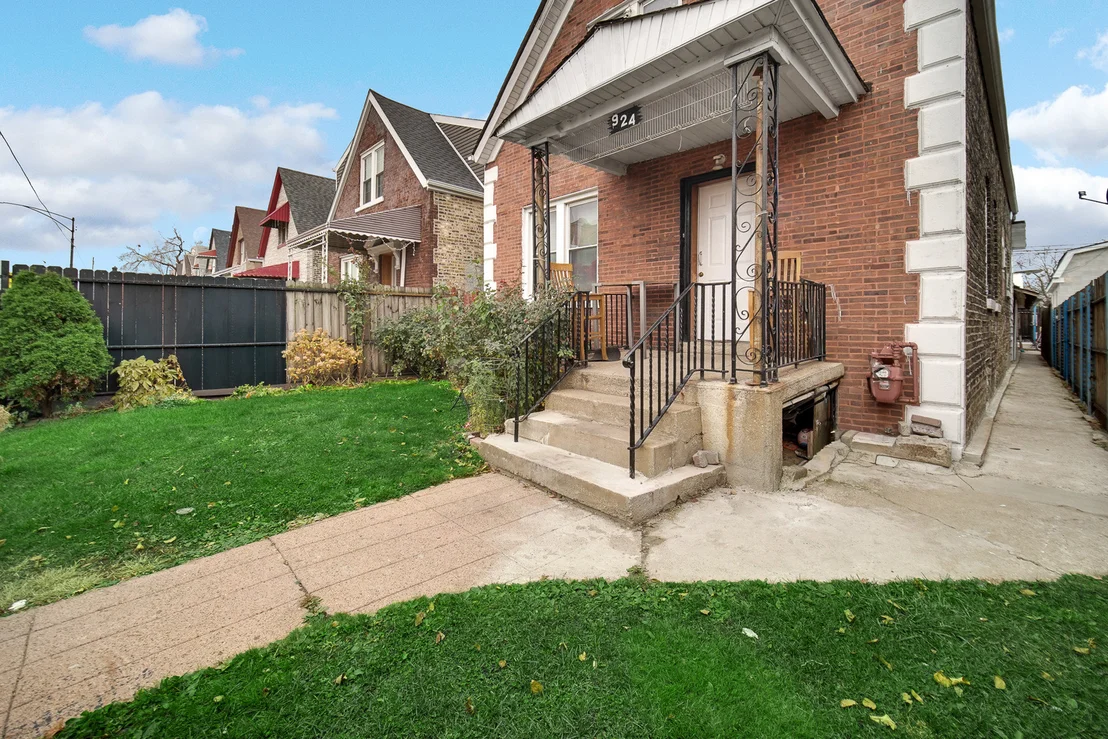 Photo of 924 N PULASKI Avenue