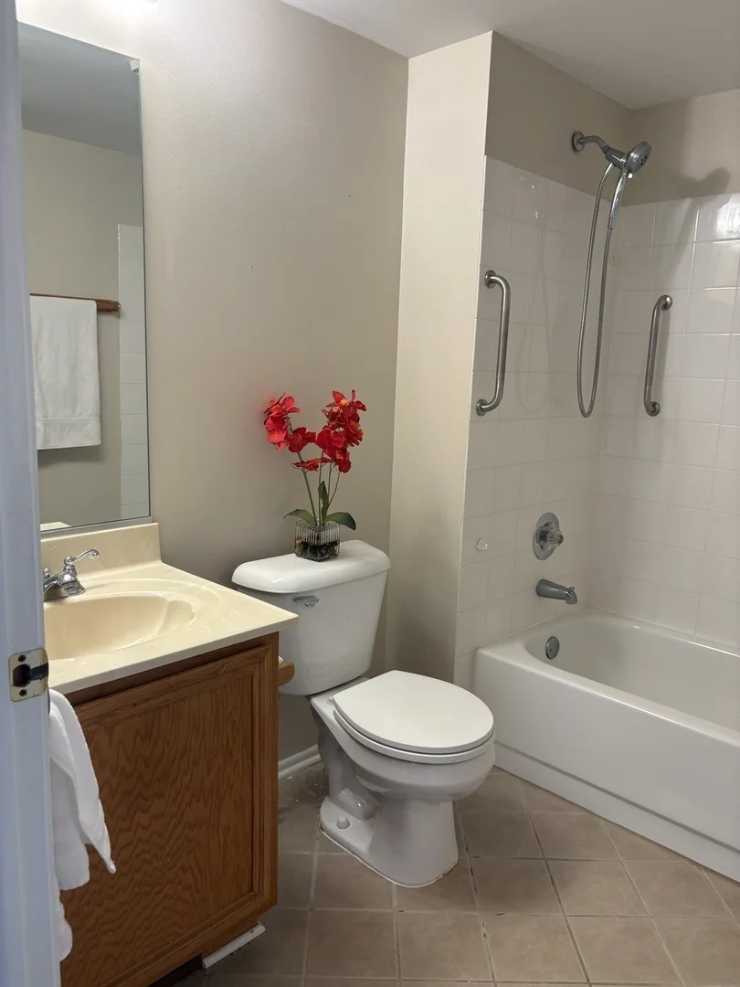 Photo of Unit 4 at 1602 Columbia Circle