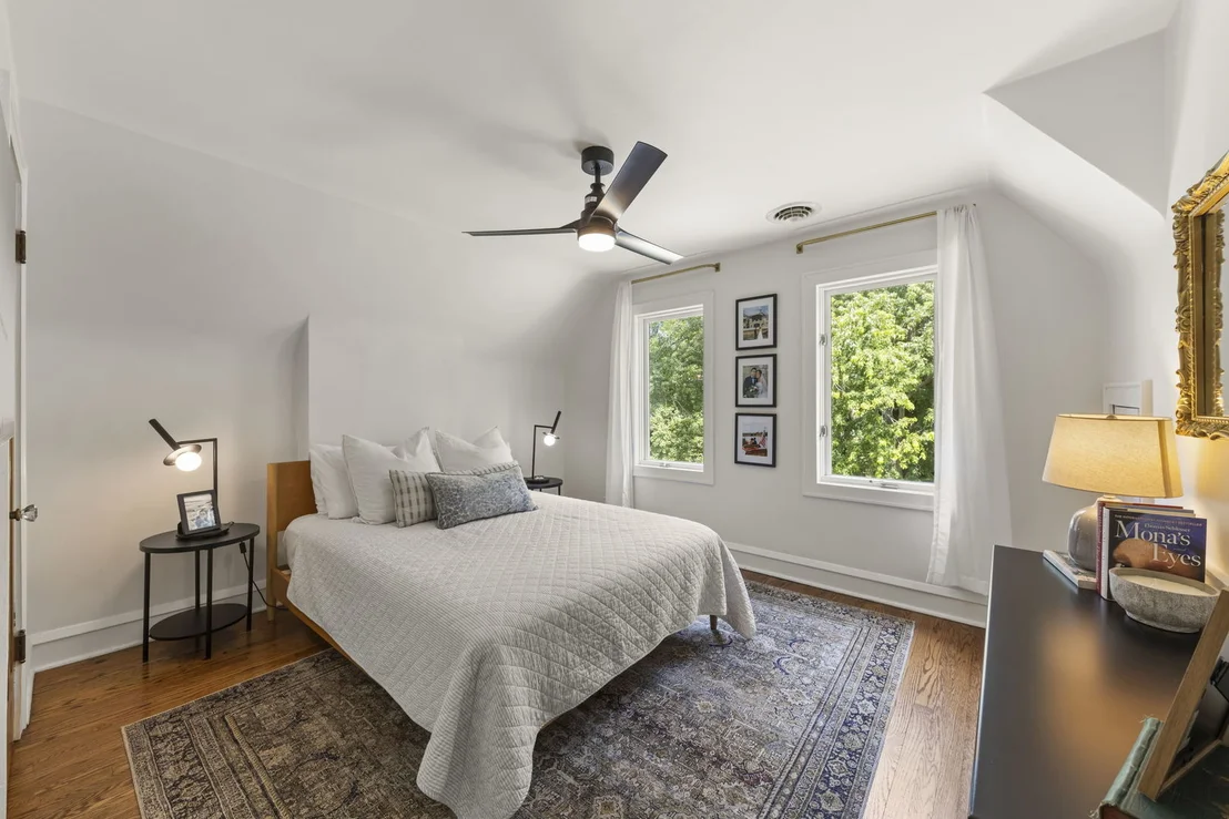 Photo of 810 N Summit Street