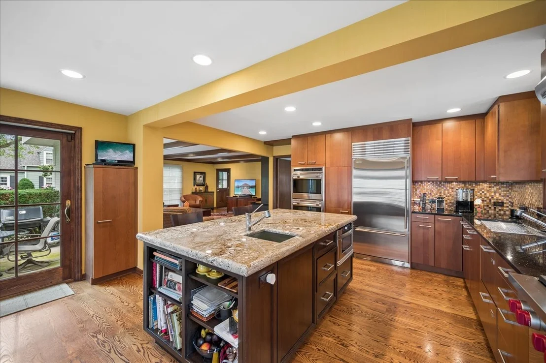 Photo of 2448 Central Park Avenue