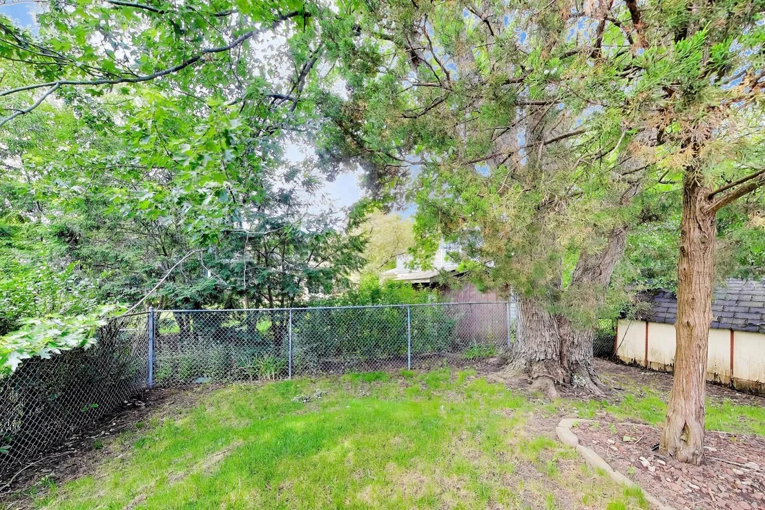 Photo of 1014 E Crabtree Drive