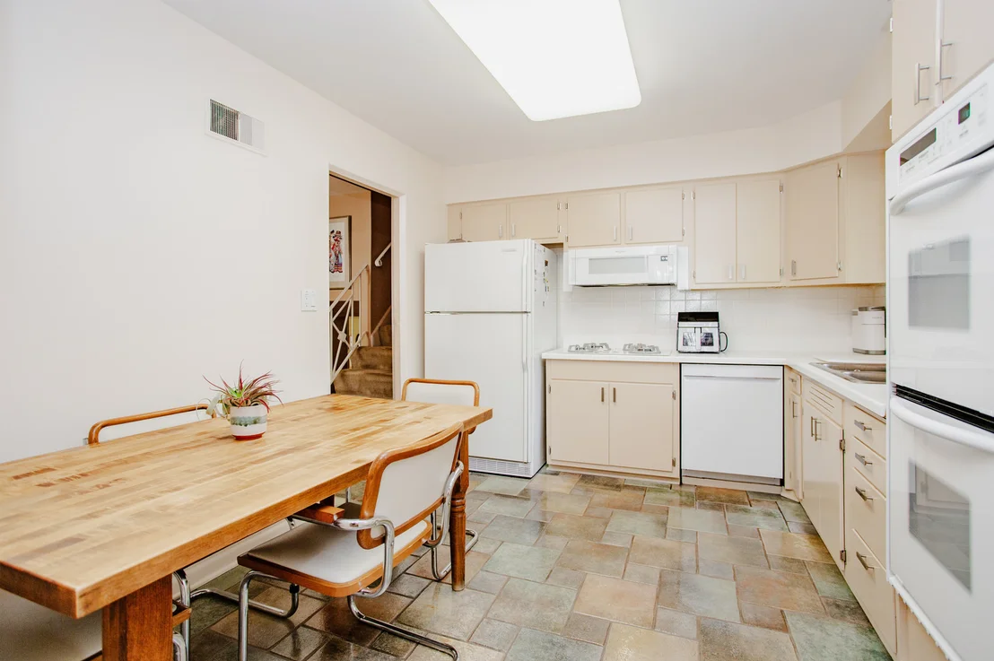 Photo of 1133 KENTON Road