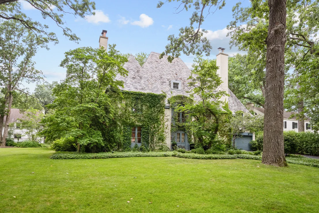 Photo of 908 Elm Place