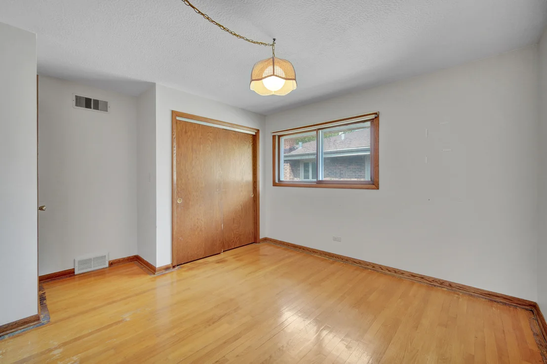 Photo of 562 N Plamondon Drive