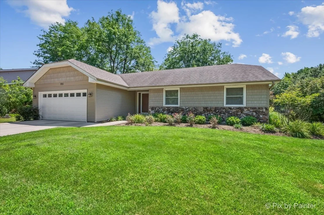 Photo of 725 N Vista Drive