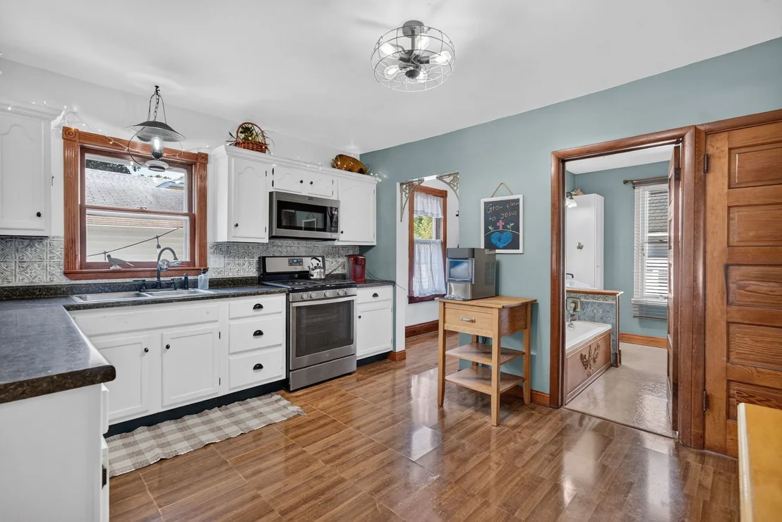 Photo of 105 N Main St