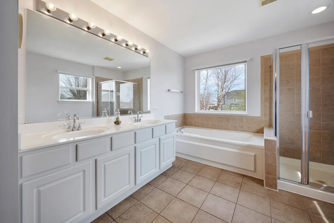 Photo of 566 Horizon Drive W
