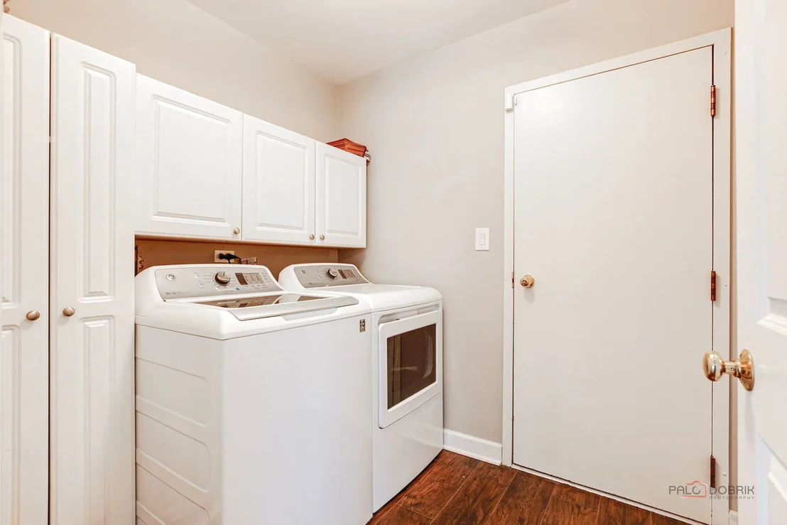 Photo of 562 Applegate Lane