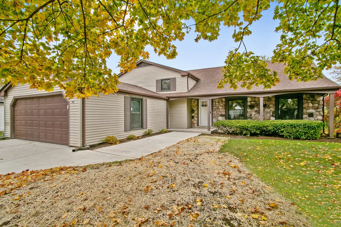 Photo of 891 Stonebridge Lane