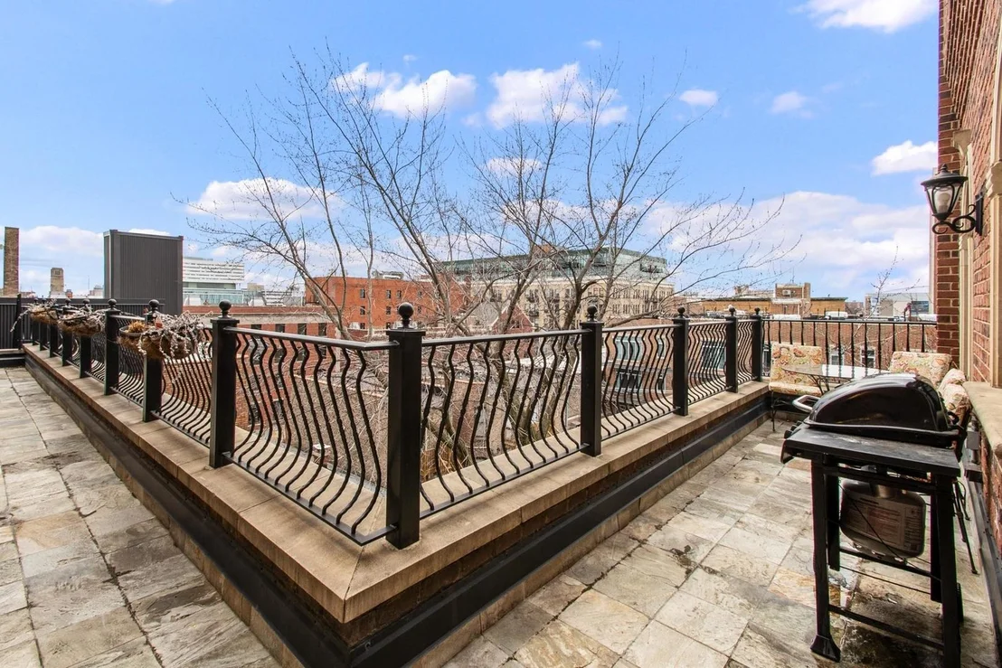 Photo of Unit PH2 at 1526 W Monroe Street