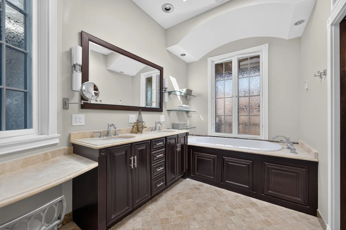 Photo of 634 W Briar Place