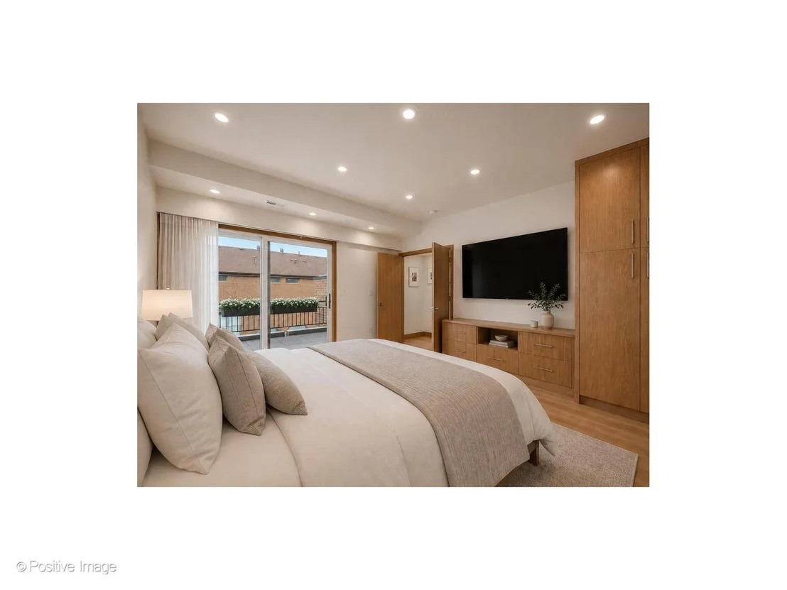 Photo of 1307 N Sutton Place