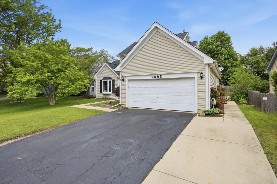 Photo of 2096 Edinburgh Lane