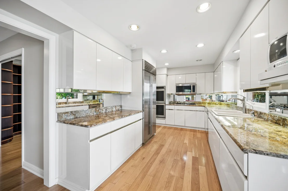Photo of 2036 Valley Lo Lane