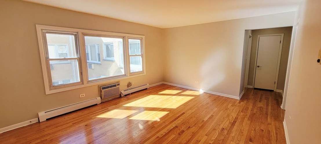 Photo of Unit 2W at 3810 Ruby Street