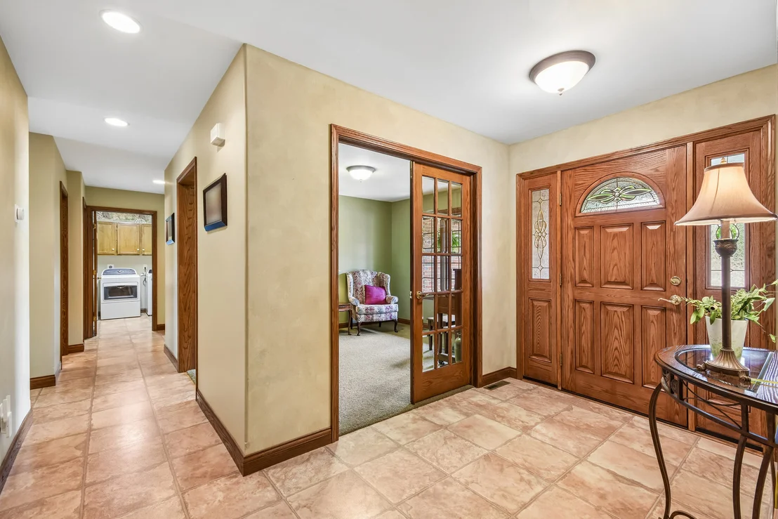 Photo of 1041 Lakeview Drive