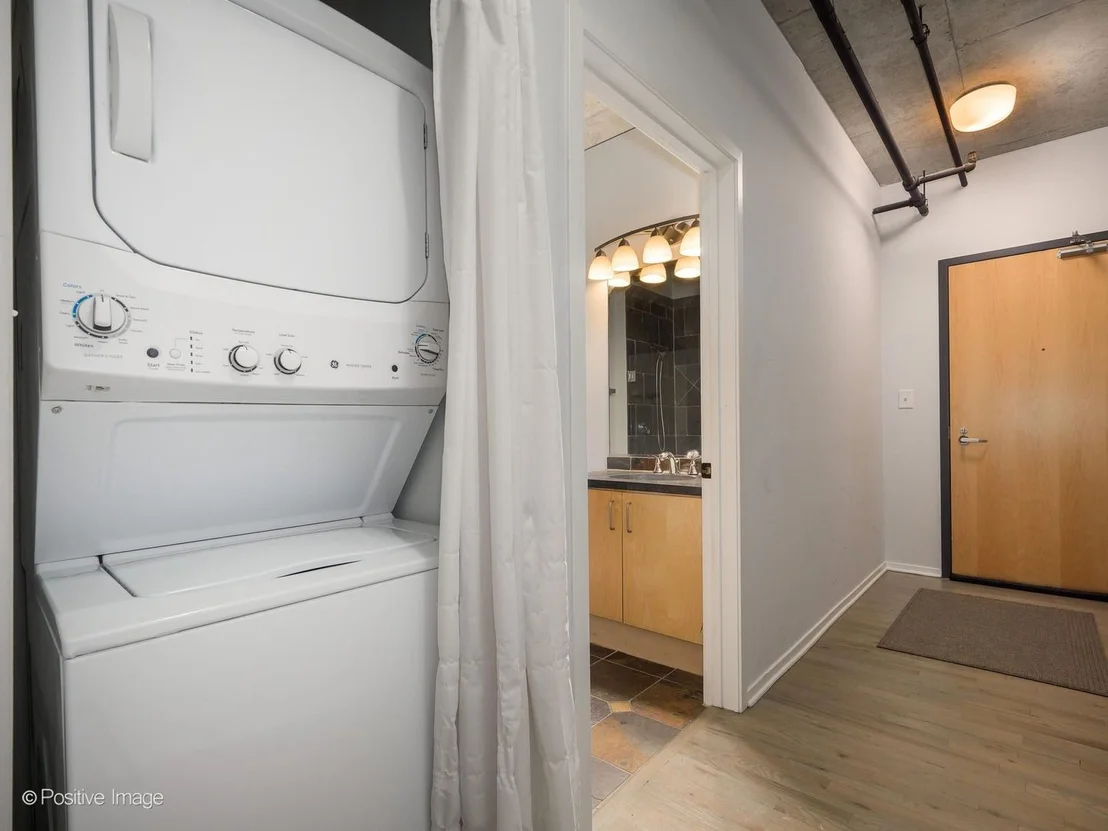 Photo of Unit 1401 at 700 W Van Buren Street