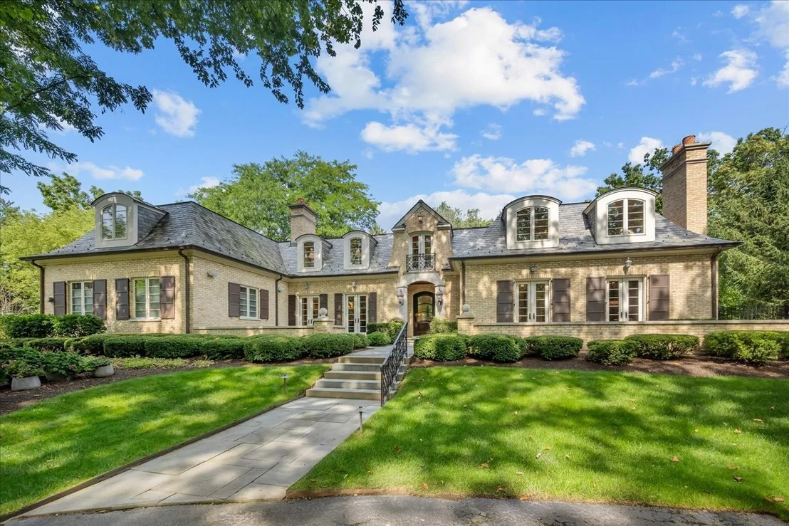 Photo of 586 Spruce Avenue