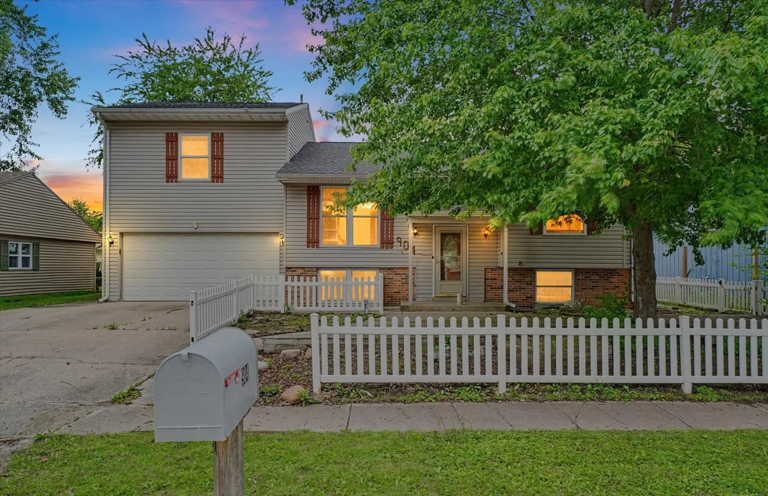 Photo of 904 Fairoaks Drive
