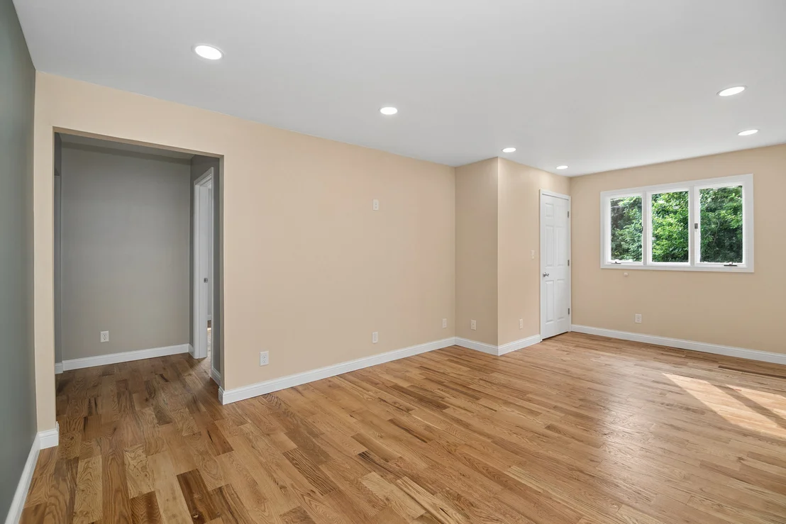 Photo of 654 W River Street