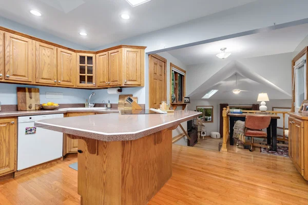 Photo of 143 Camelot Way