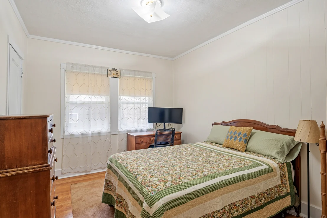 Photo of 389 Addison Road