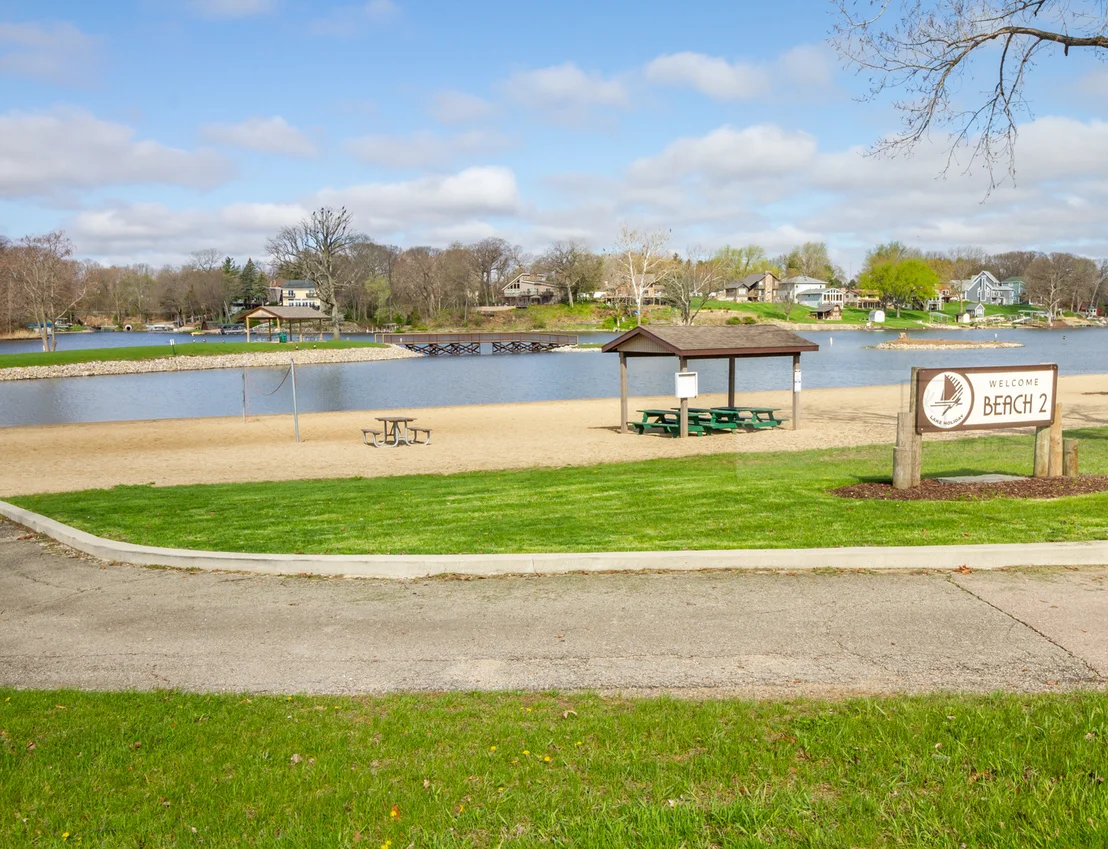 Photo of 876 HOLIDAY Drive