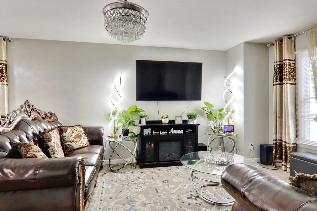Photo of 1003 Perry Lane