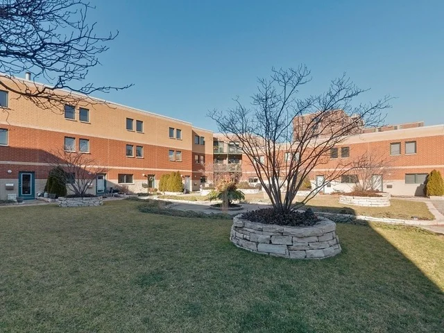 Photo of Unit E2 at 1889 MAPLE Avenue