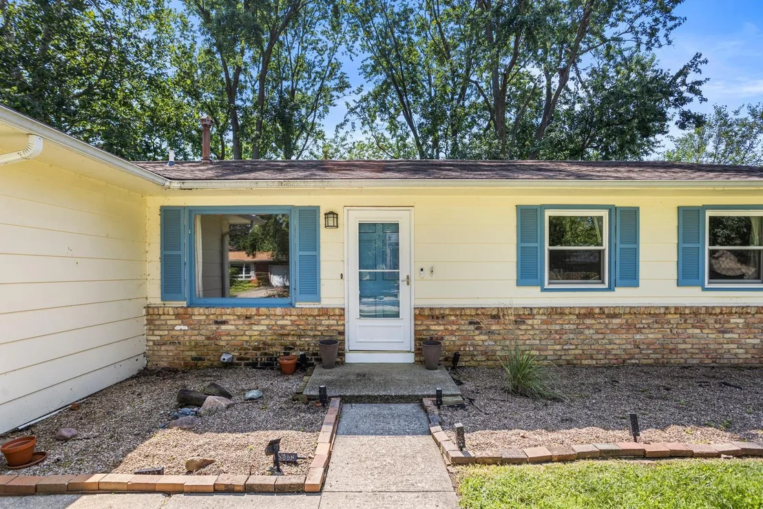 Photo of 2305 GLENOAK Drive
