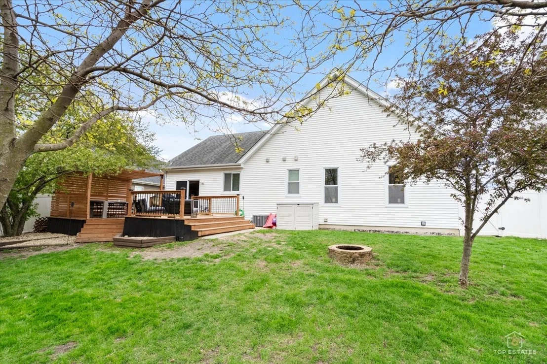 Photo of 875 RED CLOVER Drive
