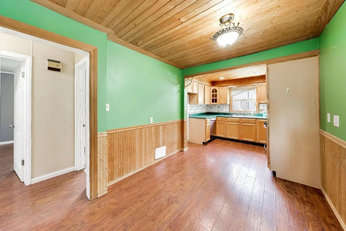 Photo of 17558 Community Street