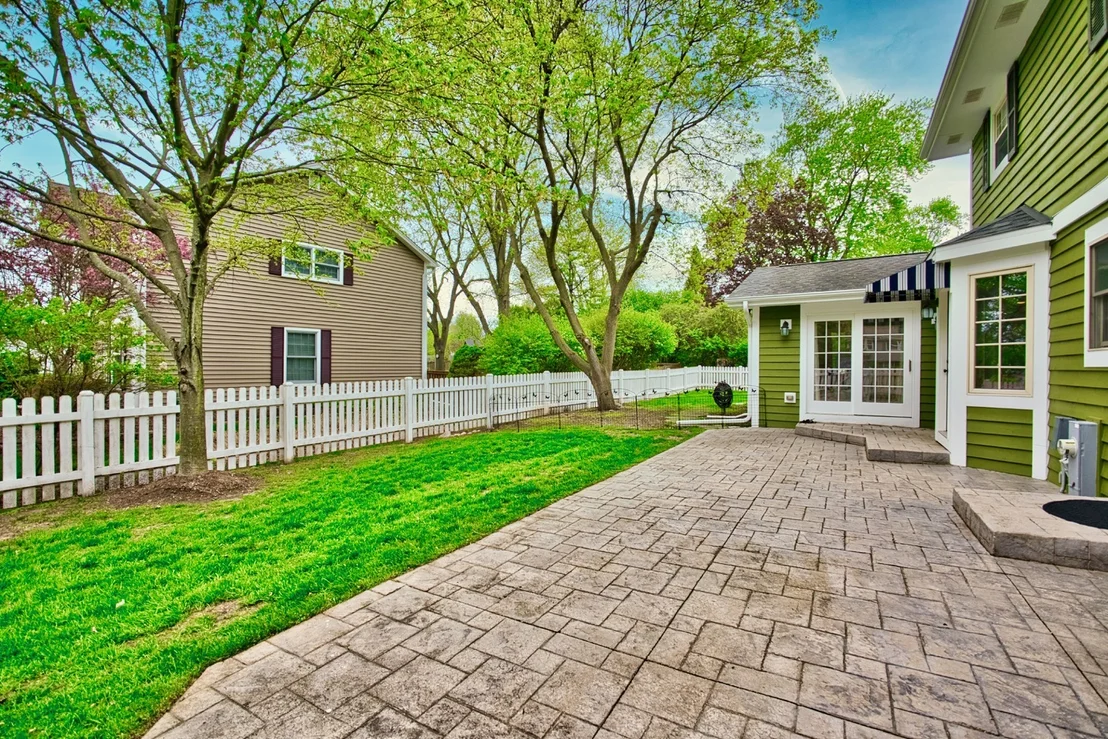 Photo of 2S510 Seneca Drive