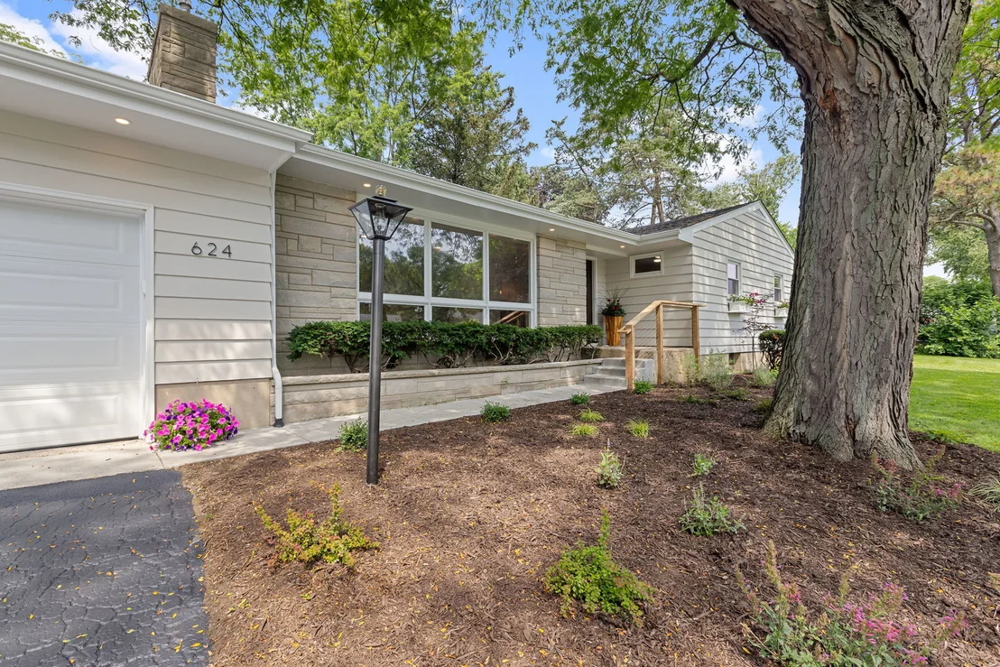 Photo of 624 Willow Lane