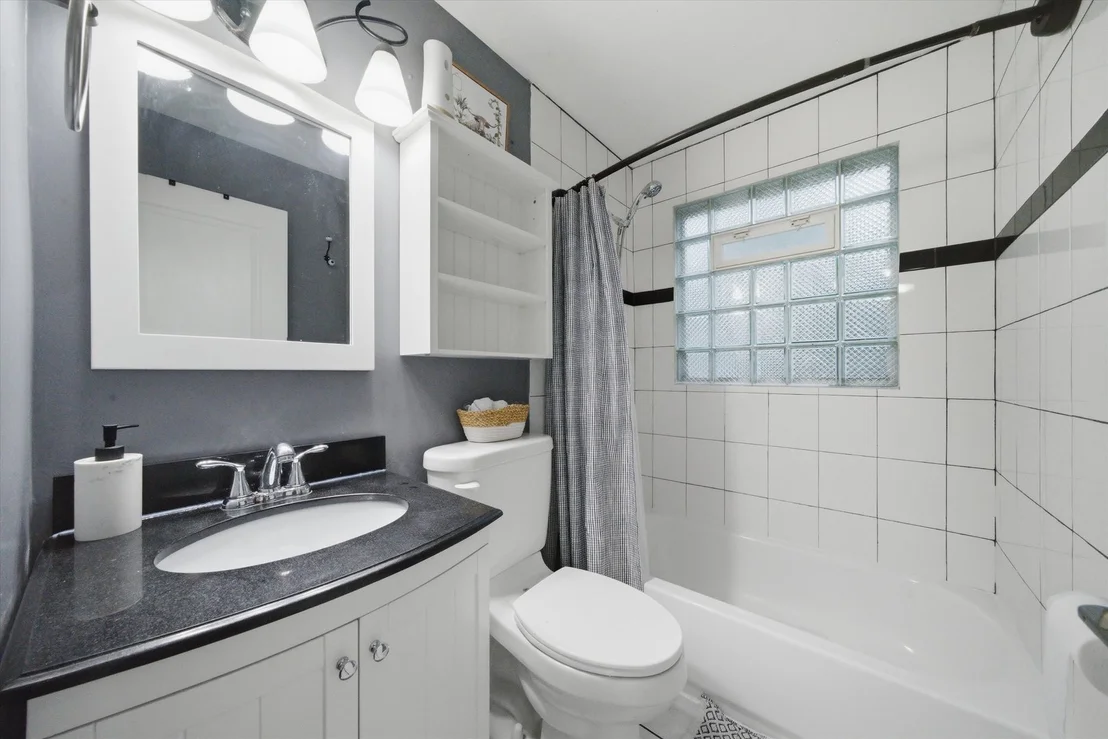 Photo of 525 Sunset Drive