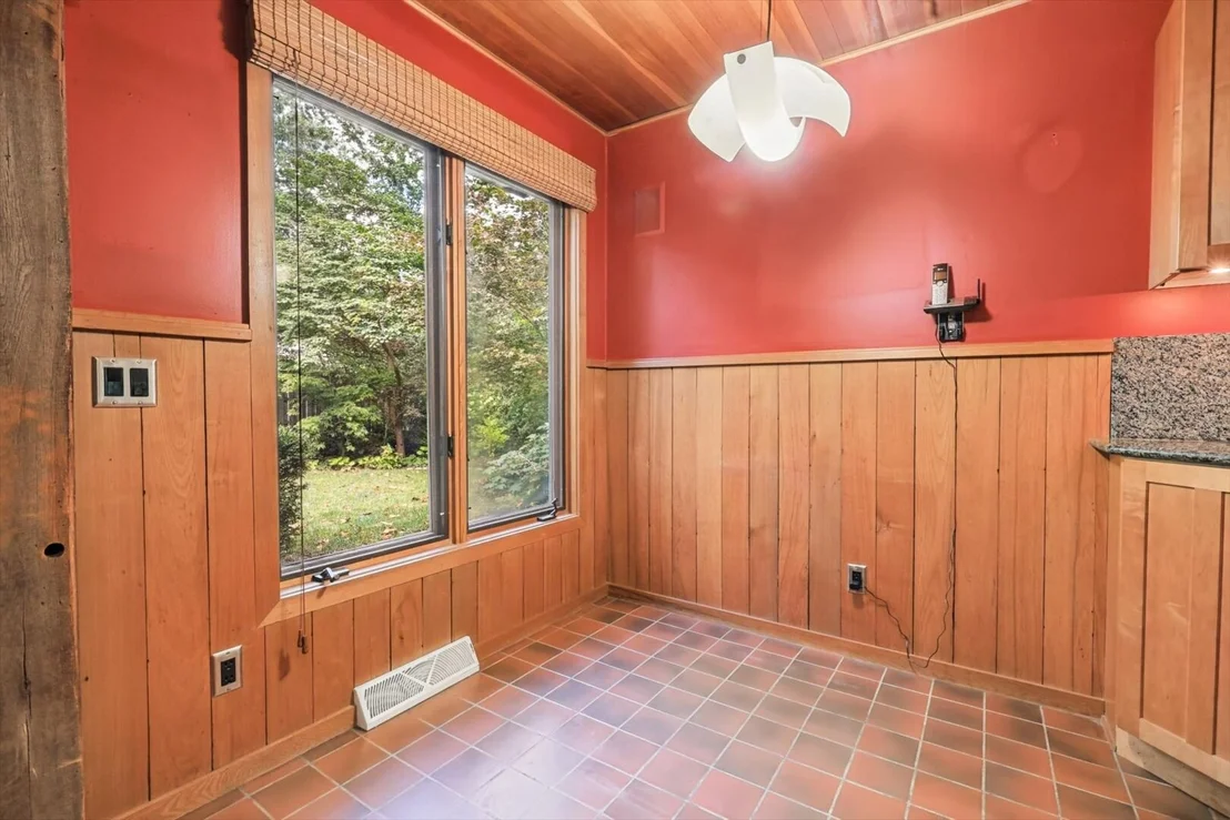 Photo of 802 La Sell Drive