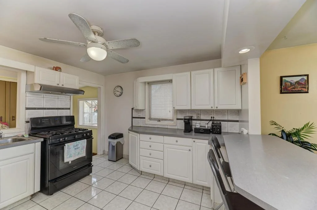 Photo of 1431 N Hillside Avenue
