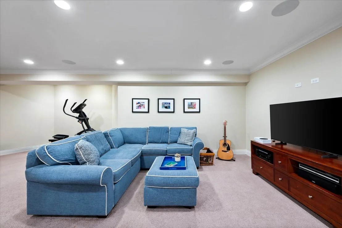 Photo of 837 W Junior Terrace