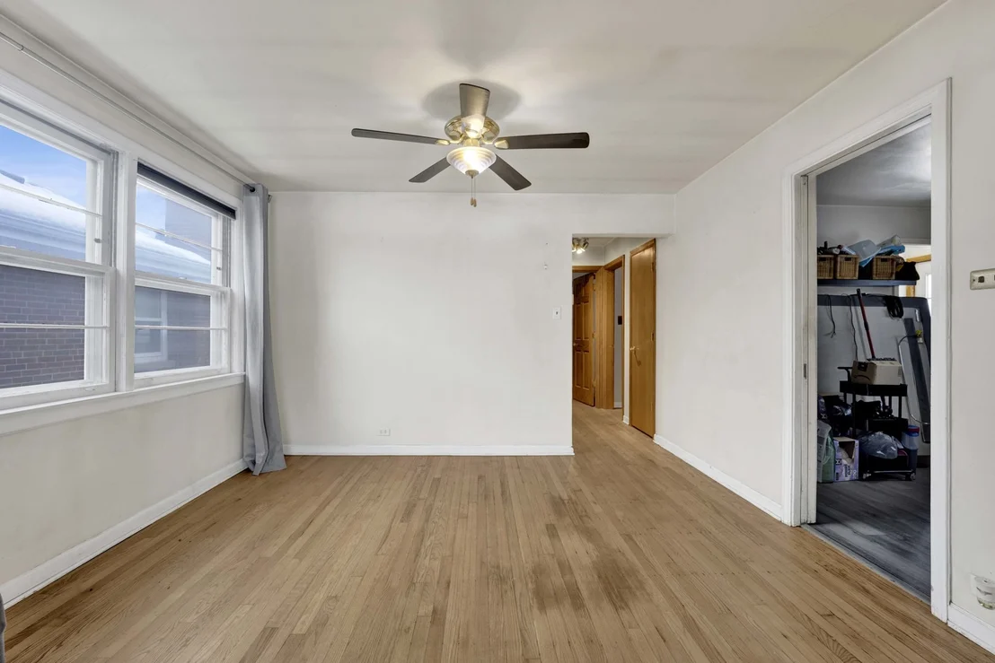 Photo of 5265 W Devon Avenue