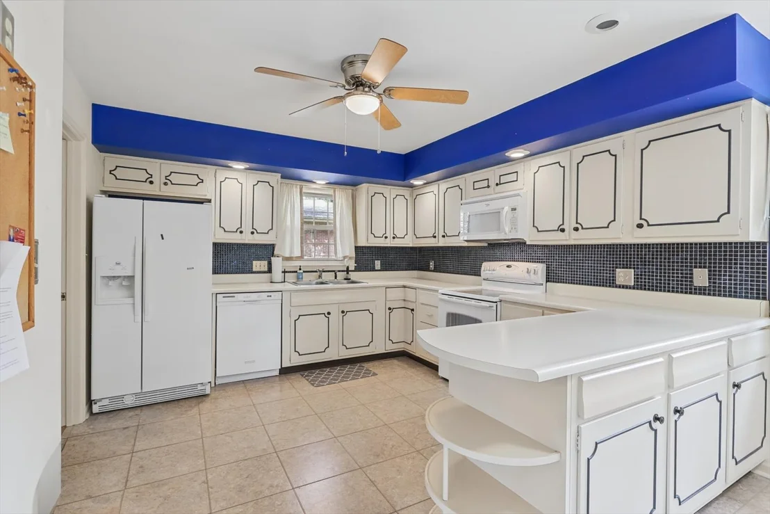 Photo of 2118 Bristol Road
