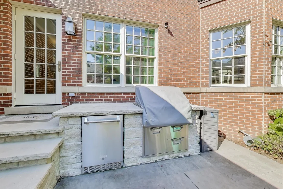 Photo of 547 JACKSON Avenue
